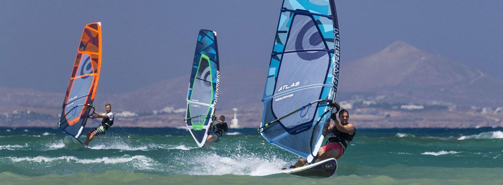 Bienvenue sur le spot de Naxos en Grèce pour faire du windsurf