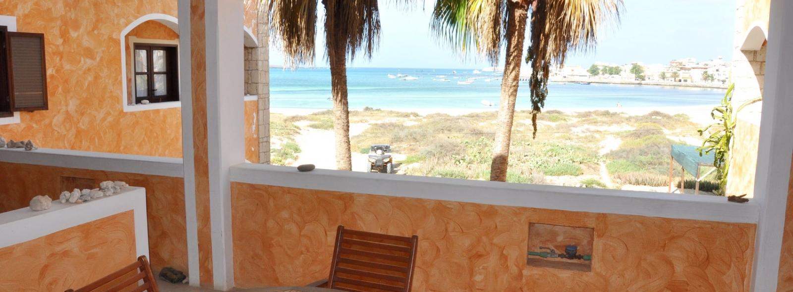 Terrasse avec vue sur la plage de l'hébergement à Ca' nicola à Boa Vista au Cap Vert