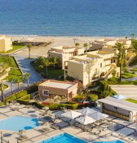 Vue de l'hôtel Horizon Beach Resort à Kos en Grèce au bord de la plage et de la mer avec une immense piscine et des palmiers