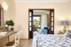 Chambre et salon au Grecotel Imperial Thalasso à Kos en Grèce