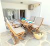 Terrasse des chambres de l'hotel Villa Naxia sur le spot de Naxos Saint Georges en Grèce