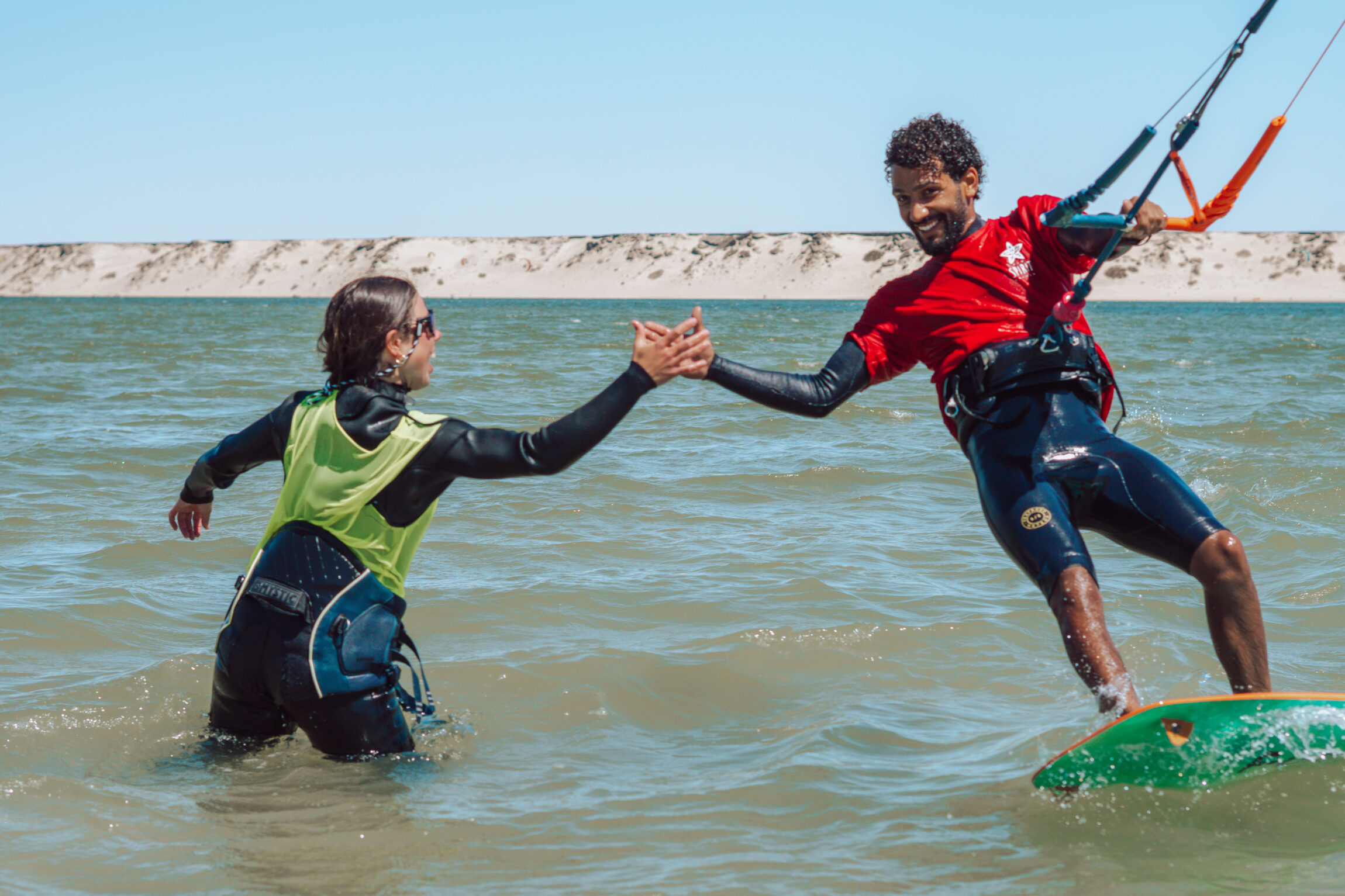 Cours de kitesurf sur la lagune de Dakhla au Maroc