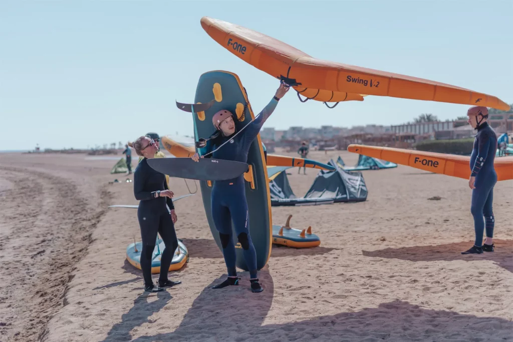Egypte moniteur qui explique wingfoil